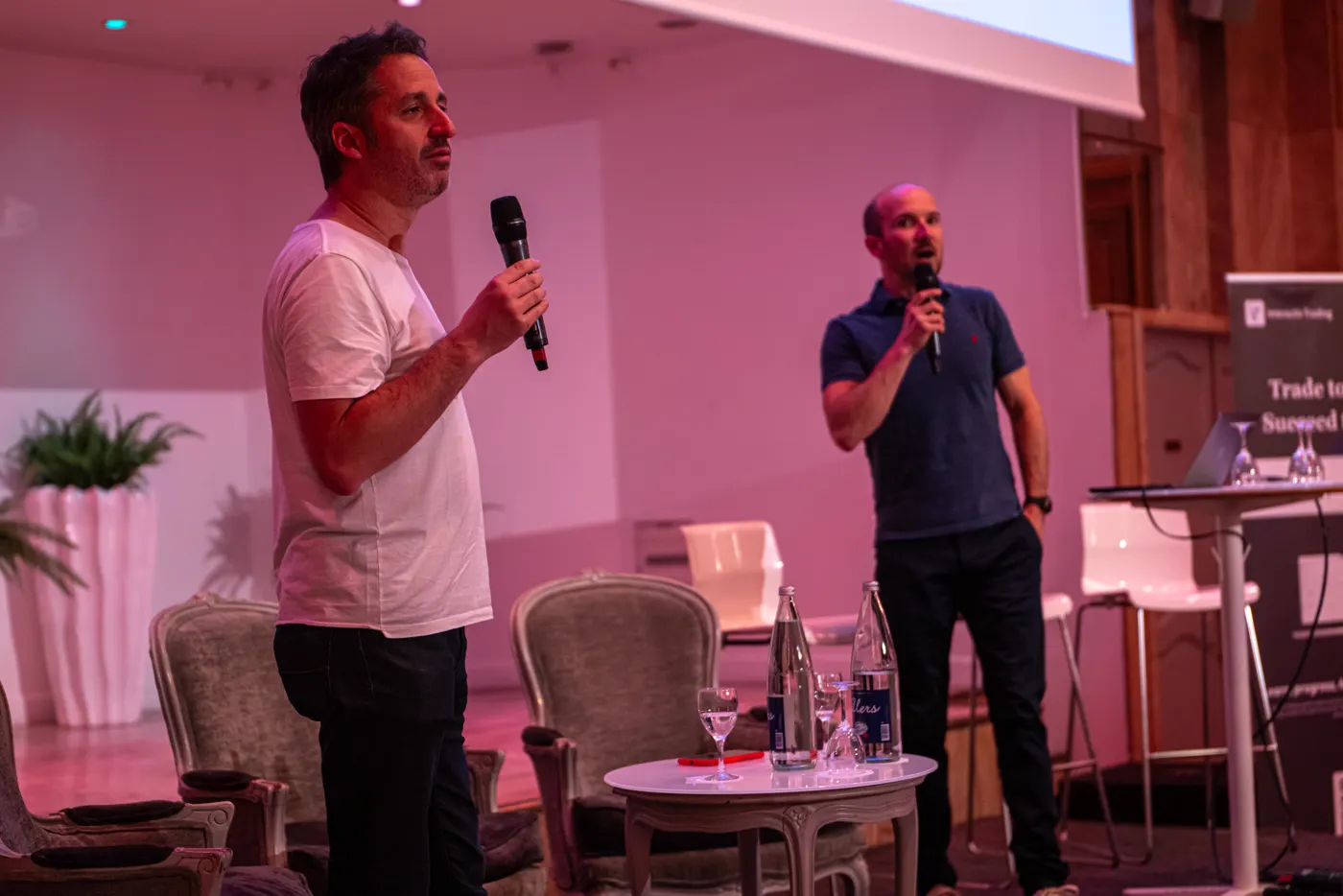 Rodolphe Steffan et Xavier Fenaux prennent la parole lors d’une rencontre IVT