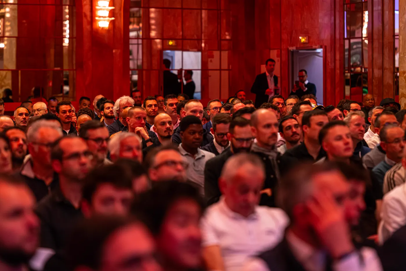 Les participants réunis pour une conférence IVT
